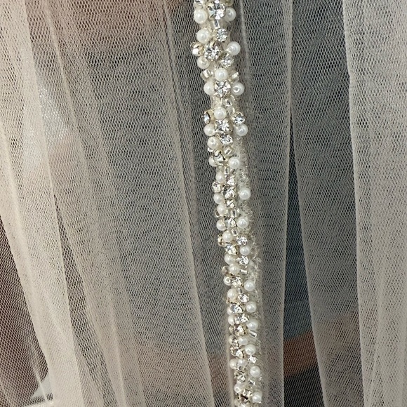 Elegant Cream Hair Veil with Silver Accents - Picture 6 of 11